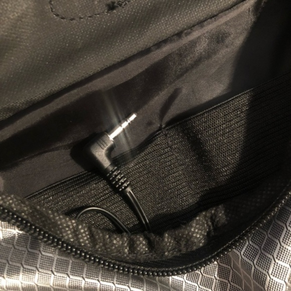 LUNCHPACK | New Leeds Insulated Zip Close Lunch-bag, Speakers, Adjustable Strap - Picture 11 of 14